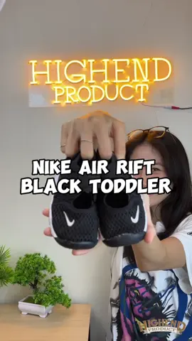 Sepatu buat si kecil, bisa kembaran juga sama bundanya😍 #fyp #fypシ #sneakers #nikeairrift #airrift #nike 