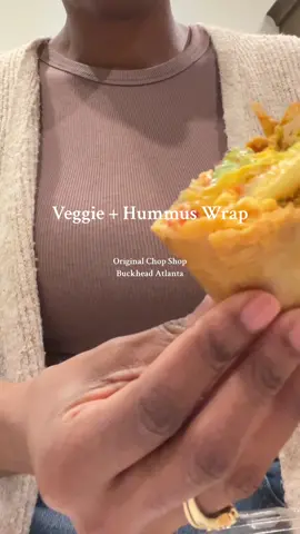 Thank you @originalchopshop My food was amazing! #gifted I tried the veggie + hummus wrap and the slim squeeze fresh juice. ⁣ ⁣ I love that there are vegetarian options available, everything is made fresh without a long wait, and there’s plenty of seating if you want to eat in. ⁣ ⁣ This is the Buckhead location in Atlanta. Give them a try the next time you want something quick and healthy!  ⁣ #atlantafood #buckheadatlanta #originalchopshop #healthyfood #atlantafoodie 