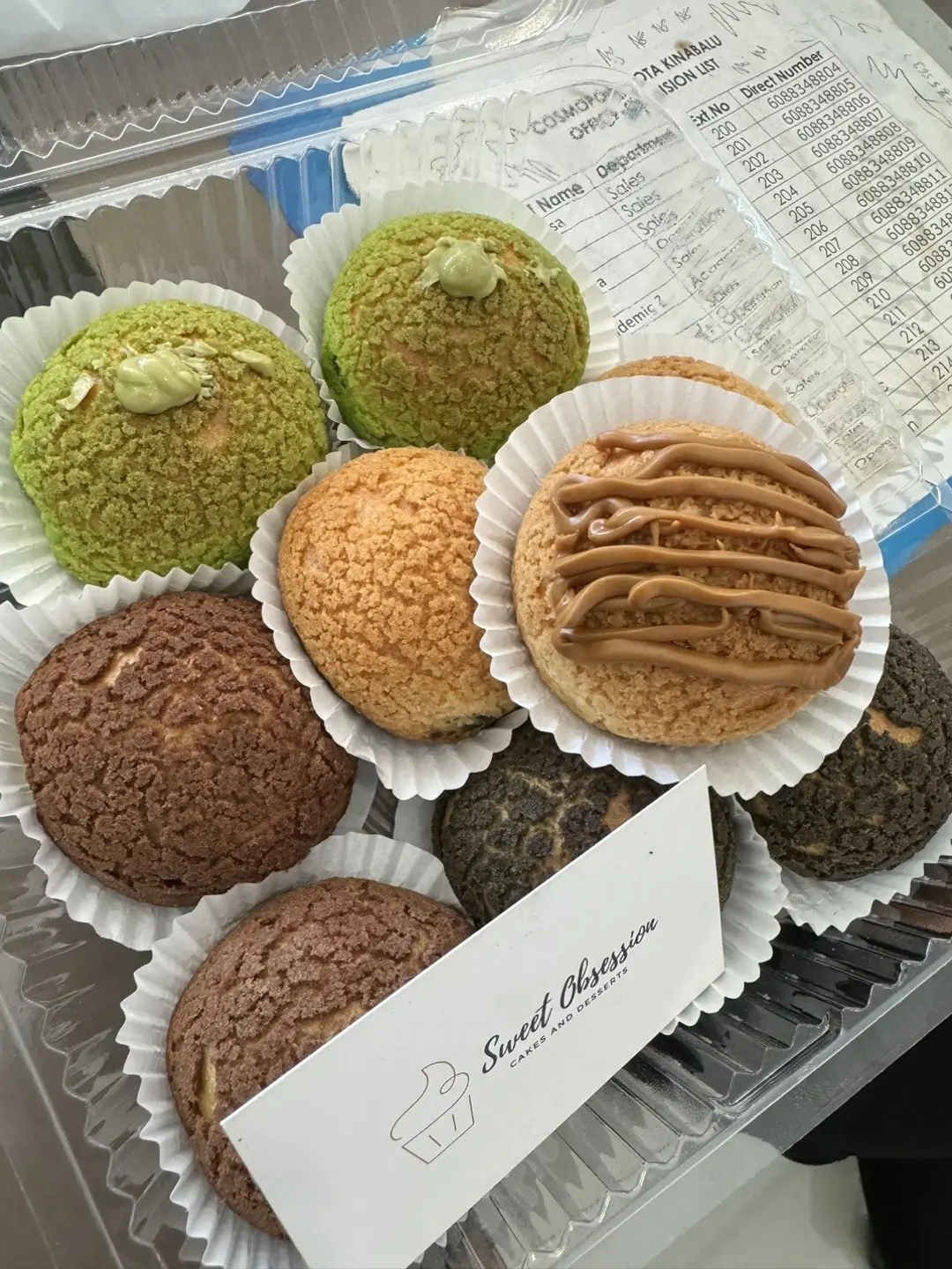 -Flavor available  Vanila  Chocolate  Biscoff  Pistachio  Cream o(pengganti oreo)  Durian (based on availability)  -Jual per set  9pcs, 16pcs, 25pcs  -loose available minimum 4pcs  IG - sweetobsession.bki  FB - sweetobsession.bki TT - dessertaddiction_ +60 11-1010 7293