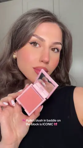 @Kylie Cosmetics 🎀💕💘 blush in shade baddie on the block 🧸 ICONIC #kyliecosmetics #kylieblush #kyliecosmeticsbaddieontheblock 