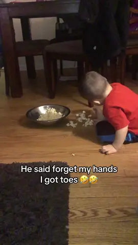 Nothing like using your toes to eat a snack #toesinsteadoffingers #nohands #SnackTime #viral #fyp #toes #toe 