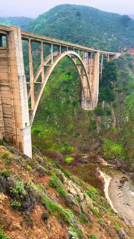 “The Bixby Bridge is famous for its unique and serene views of the Pacific Ocean, as well as the crashing waves below the bridge.” #bixbybridge #bigsur #pch #fyp 