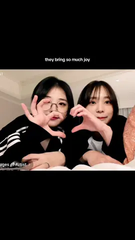 I love them sm🥹🤍 [230224 live] #QWER #Siyeon #시연 #Hina #히나 #냥뇽녕냥 #최애의아이들  #kpop #fyp #kband #viral 