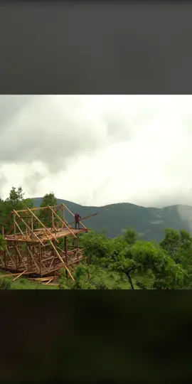 The man built a wooden house on a hillside in 9 months. #usa🇺🇸 #usa #woodenhouse #building #build #bushcraft #primitive #shelter #camping #camp #treehouse 