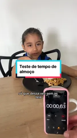 Quanto tempo minha leva para almoçar assistindo tela? #paidemenina #paternidade #educacaoinfantil 