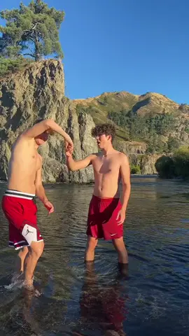 Didn't expect the Fall 😱 #boysonvacation_private