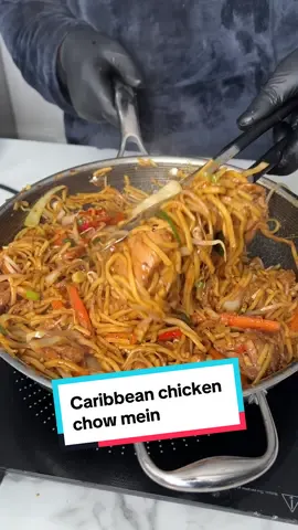 Caribbean chicken chow mein. FLAVAS are crrazyy!!! FULL RECIPE originalflava.com  #caribbeanfood #chinesetakeaway #chinesefood #chowmein #chickenchowmein #originalflava #fusionfood #jamaicanfood #jamaicanfusion 