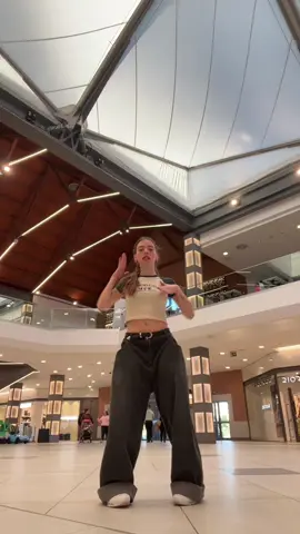 tiktok antes de q nos echaran 🙃@hugooportillo @lachichu dc: ?? #parati #xyzbca #fypシ #viralvideo #foryou #foryoupage #tutuca #trends #baile #dancer #trend #dancechallenge #dancing 