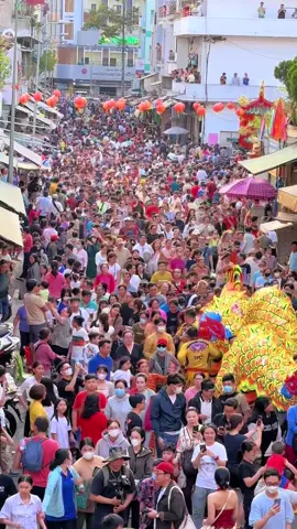 Biển người tham dự Lễ Hội Tết Nguyên Tiêu 2024 ở Sài Gòn #lacasaigon #saigon #tetnguyentieu #lehoitetnguyentieu2024 #tetnguyentieu2024 #view 