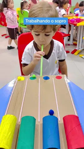 Atividade de sopro para estimular a fala e melhorar a dicção. #crianças #educaçãoinfantil #maternal #desenvolvimentoinfantil #escola #ludicidade #brincandoeaprendendo #aprenderbrincando 