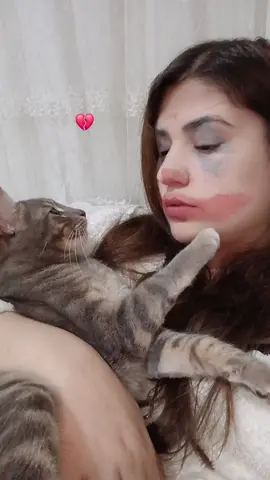 İyiki beni teselli eden bi kedim var❤️‍🩹