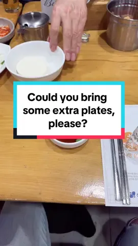 앞접시 좀 주세요. [ap-jeop-si jom ju-se-yo] Could you bring some extra plates, please? 앞접시 [ap-jeop-si] extra plate 좀 [jom] a little bit (polite expression) 주세요 [ju-se-yo]  please give me #koreanrestaurant #koreanfood 