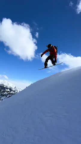 I hope all my winters look like this ☺️  A few days ago there was hardly any snow in the mountains, but I made it back from Iceland just in time to experience these conditions ❄️ I hope there are a few more days like this!  #austria #alps #snowbaording #tirol #backflip #nature #winter #followcam