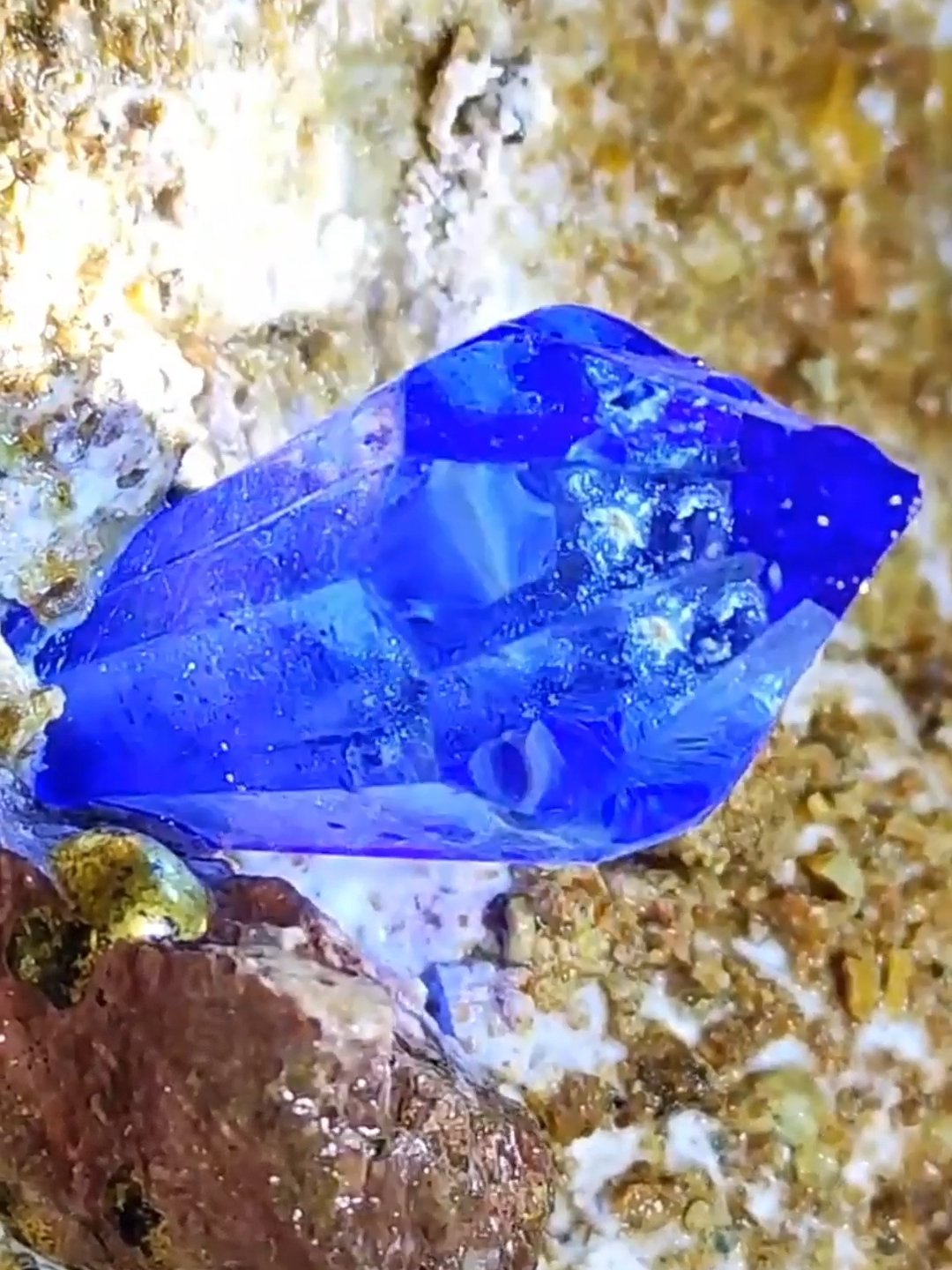 #crystal #stone #gemstone #mining #nature #asmr #miner #gemólogo #gemólogos #gemologia #gemas #gemasdecristal