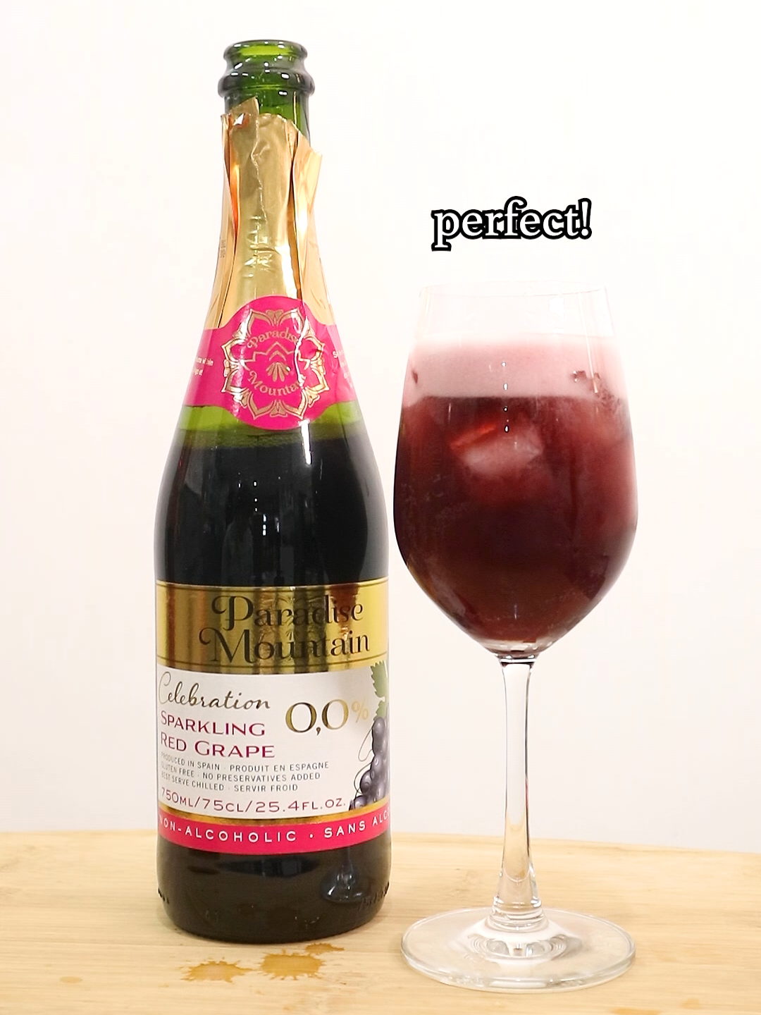 This at home mocktail recipe is a must try! 👌🏻 Mix a glass of red grape, calamansi juice, and soda water for a refreshing night beverage that’s love at first sip 🥂❤️ #ParadiseMountain #GrapeJuice #Sparkling #MadeInSpain #Mocktail