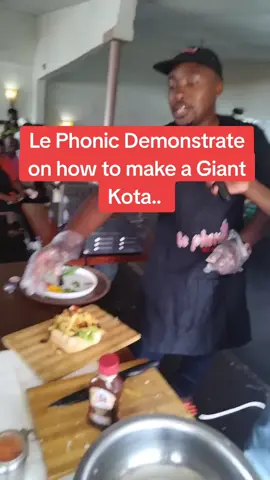 @LE PHONIC grill king demonstrating on how to make a Kota at Ethekwini Kota Business Workshop this past Saturday #EthekwiniKotaFestival #Kota2TheWorld #kotafestival #Foodie #kasi #kota 