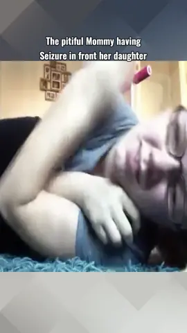 The pitiful Mommy having seizure dangerous in front her daughter 🥹 #seizure #epileptic #seizureawareness #seizurealert #poorwoman #myoclonicseizure #health #dangerous 