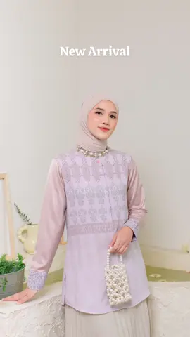 You Are Your Style! _____ Yuhuuuuu udah ada yang baru nihhh😍  New colletion tersedia tipe motif dan polos nih, dua-duanya super gemesss😍 Jangan sampe gak punya bestie❤️ #TikTokFashion #racuntiktok #blouse 