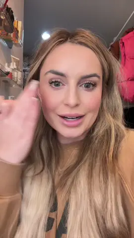 If youre having trouble with the white eyeliner trend then try the nude version! Tarte is still running their trio so perfect to grab and save #tartecosmetics #TikTokMadeMeBuylt #waterline #BeautyTok #makeupforbeginners #beginnermakeup #makeupmusthaves #musthaveproducts #tartebundle #whiteeyeliner #fyp #galentinesday #makeuptrends #loveisblind 