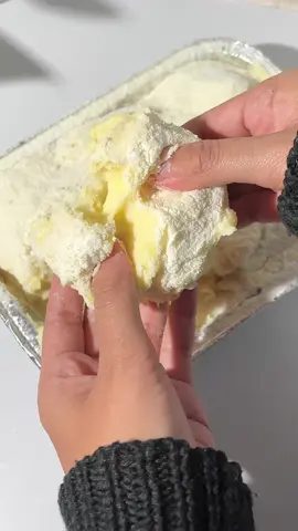 nyoba roti yang lagi viral niiii milk bun🤭ternyata bikinnya gampang lohh! rasanya creamy enak nagih apalagi yang suka dancow kaya akuuu😍 wajib cobain! aku pake oven dari @ super cantik dan aesthetic!  low watt kapasitas 22L  Resep :  25sdm gr tepung terigu pro tinggi 3sdm gr gula pasir  2 susu bubuk  1 sdt ragi instan  aduk aduk  1 butir telur dikocok lepas 130ml susu full cream  Aduk aduk  uleni adonan pake Mixer tambah 30 gr margarin uleni kembali  tambah Sejumput garam aduk dan uleni  oven di susu 160 derajat api atas bawah Selamat 15 menit! Bahan isian  2 kuning telur  4 sdm gula pasir Aduk aduk Tambah 25 gr maizena  sedikit vanila 250 ml susu full cream Aduk  Masak hingga mengental Tambah butter  Simpan dan tutup plastik wrap  [diamkan di kulkas] 75 gr wp cream  Air dingin lalu aduk  Campur kan dengan yg tadi  Sampe mengembang #mecookwithmecoo 