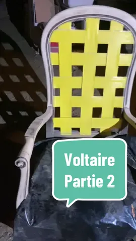 Fauteuil Voltaire partie 2  Voila ce qu’il se passe dans ma tête quand je bricole 🤯 Ponçage fait ! ✅  Viens me donner ton avis pour la suite : on peint en noir ou on vernir seulement ?  #fauteuil #restaurationmeuble #meuble #secondemain #recycler #furniture #antiquefurniture #brocante #renovation #DIY #diyproject #decoration #tdah #bricolage 