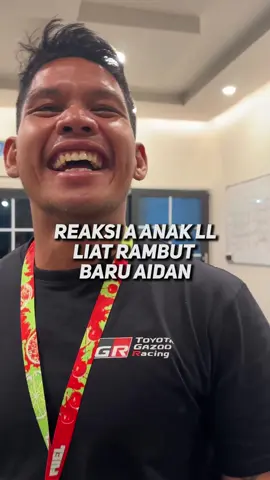 Kenapa sih orang-orang ngeliat rambut gue gitu banget  #JadiLebihBaik 