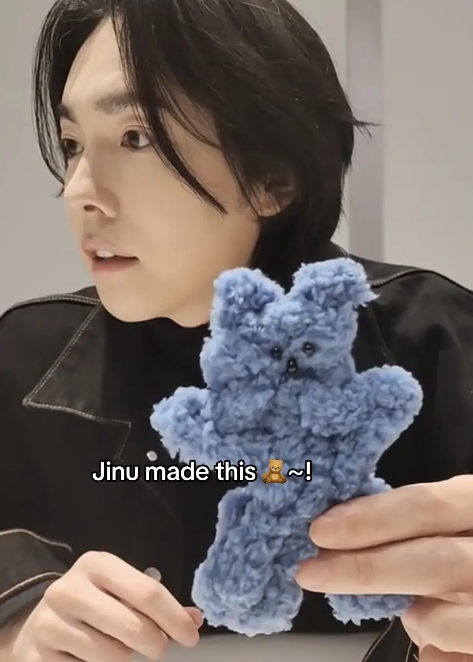 Him and crafts srsly 🤣 Look at that face card thooo. FACE ECONOMY #김진우 #jinu #kpopfyp