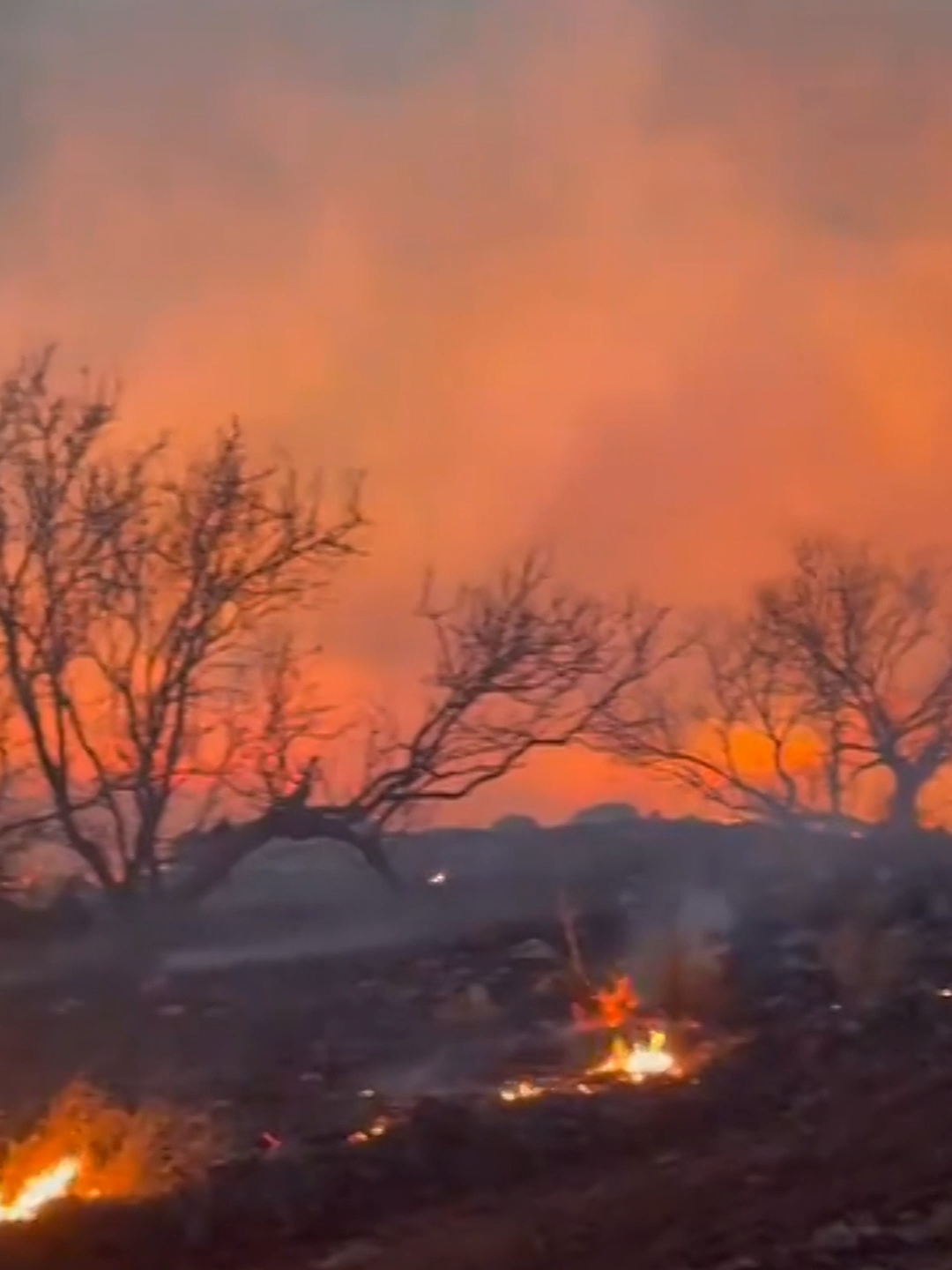 A wildfire in the Texas Panhandle scorched over 4,000 acres before being contained. #texas #wildfire #weatherchannel #wildfires #texasweather #wx #weather #texascheck #texaswildfires #wildfiresmoke #fire #video #watch #fyp #foryou #newvideo #news