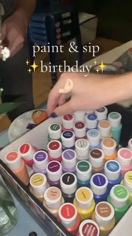 a cool way to celebrate🎨🤌🏻  #birthday #paintandsip #totebag 