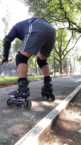 Viejos los cerros 👴🏼👵🏼🛼 #yaestasviejo #yaestasgrande #compratediclofenaco #losmensos #mensos #patinando #patines #noviosgoals #noviosfitness #noviostiktok 