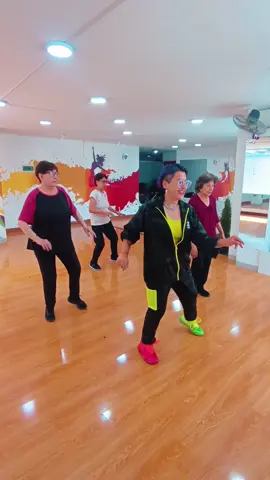 Baile para adulto mayor !!! LEGION OLD DANCE ✨ #fyp #parati #ejercicio #bailefitness #baile #zumbafitness #zumba #zumbainstructor #adultomayor #terceraedad #baileterapia 