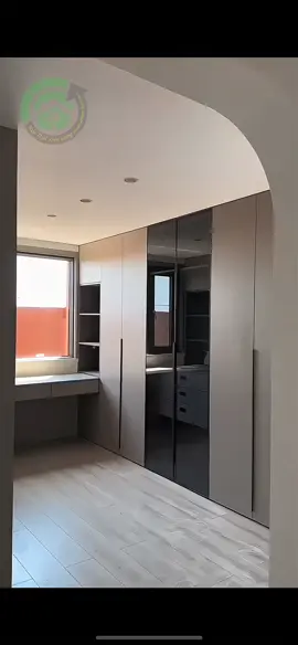 Một chiếc tủ quần áo kèm bàn làm việc hiện đại ,đầy đủ công năng sắp xếp họp lý #noithat #noithatkimlong #xuongsxnoithatkimlong #tudecor #tucanhkinh #tutrangtri #noithatcaocap #noithathiendai #noithatphongngu 