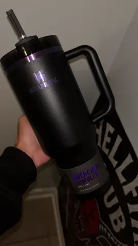 Unbox my new cup with me 🖤 she’s everything 🥹 Black chroma 2.0 🥤  #unboxing #unboxingvideo #StanleyCup #yeti #tumbler #cup #fyp #starbucks 
