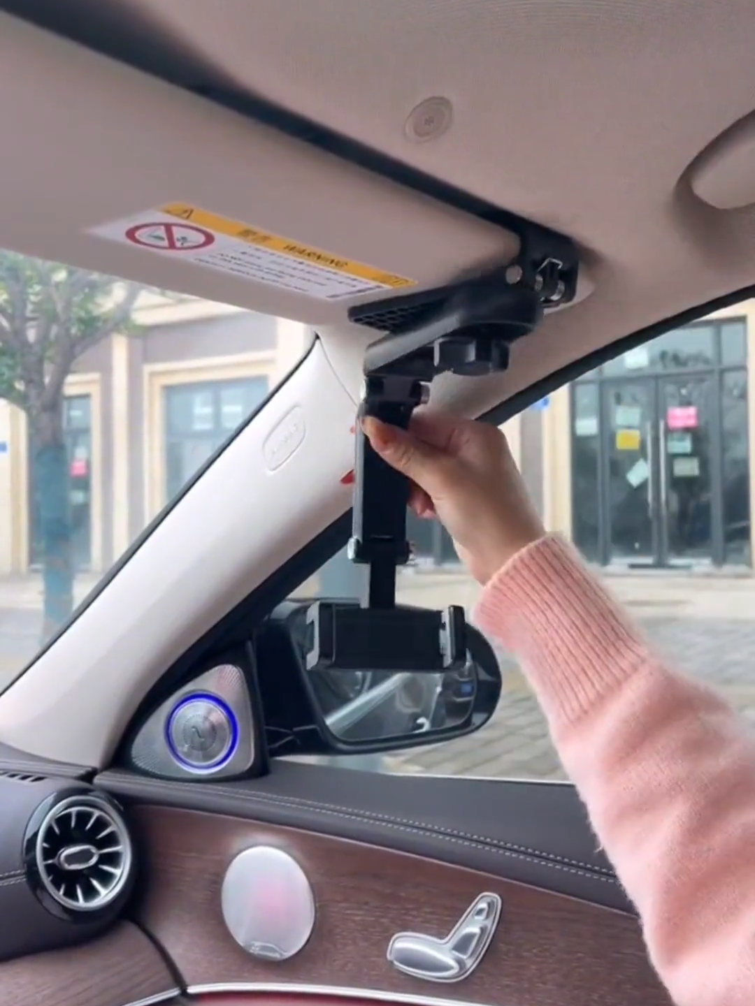 Car visor car navigation cell phone bracket, 1080 degrees of random rotation, adjustable height, solid does not fall off, look at the navigation also do not have to look down, driving safer, do not hesitate to buy on the right! #car #cars #carhacks #carphoneholder #phoneholder