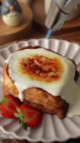 Creme Brulee French Toast using Japanese Milk Bread 🍞 #frenchtoast #cremebrulee #shokupan #milkbread #breakfastideas 