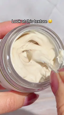 This texture 🤩✨ [PR] @Roundlab.US #teambetterround  Round Lab Soybean Nourishing Cream #roubdlab #roundlabsoybean #soybean #dryskin #skintok #moisturizer #skincare #beauty #makeup #eveningroutine #kbeauty #koreanskincare #dullskin #skinbarrier 