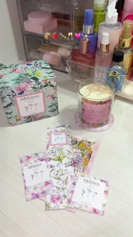 @Velas Garden cupom NAHGARDEN 📦🍓🍾🥂💗✨ #abrindo #haul #vela #candle #velaaromatica #candles #autocuidado #SelfCare #rotinaautocuidado #selfcareroutine #recebidos #daily #DailyRoutine #strawberry #strawberrygirl #strawberryaesthetic #pinterestgirl  #aesthetic #girls #girlie #girly #girlythings #girlytok #preppy #cleangirl #thatgirl #pinkgirl #vanity #penteadeira #room #decor #decoracao #roomdecor #inspo #pinterestdecor #decoration #decoracion #RoomTour #comprinha #rotina #routine #selflove #unboxing #umboxing #relax #relaxvideo #relaxing #relaxingvideos #vibes #aura #garden #velasgarden #aromatherapy #aromaterapia #victoriassecret #vs #softgirl #skincare #bodycare #haircare #romantizeyourlife #romantizando #terapia #momentogarden #moment #pink #cleanaesthetic #cleangirlaesthetic #review #resenha #inspodecor #cheirosa #rotinacheirosa #cozy #conforto #beleza #beauty #dicas #dicasdebeleza #dicasdecompras #BeautyTok #haultok 