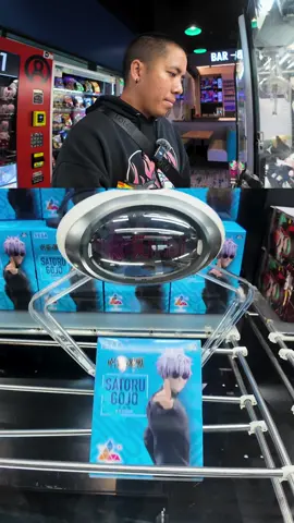 That is not how you’re suppose to win but ill take it. YT: kindishshop #round1#round1arcade#anime#gojo#jujutsukaisen#clawmachine#cranegame#ufo#figure  @Round1 USA 