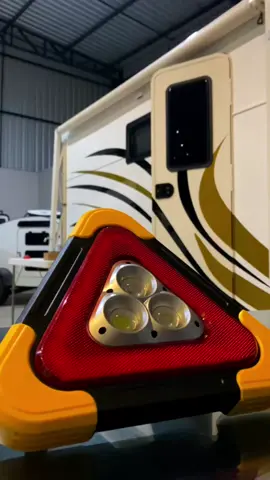 Triangulo sinalizador de led 12v Lanterna de led Triangulo de sinalização de led Bateria recarregável #tecnologia #tendencia #eletronico #triangulo #viral #viralvideo #carro #caminhao #seguranca 