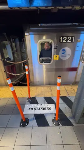 NO STANDING… MTA’s new barriers at the Harlem 125th St Subway Station “in hopes of reducing attacks on train conductors”. #NYCSubway #NYC #MTA #NewYorkCitySubway #LIRR #SubwayTrain #NYCTransit You can now buy me a coffee: https://bmc.link/NYCSubwayLife