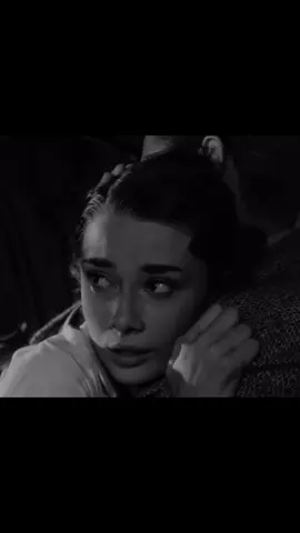 🎞️ roman holiday (1953) |#audreyhepburn#romanholiday#oldhollywood#hollywood#gregorypeck#film#classicfilm#goldenageofhollywood#romcom#meandhim#vintage#fyp#90s#romance 