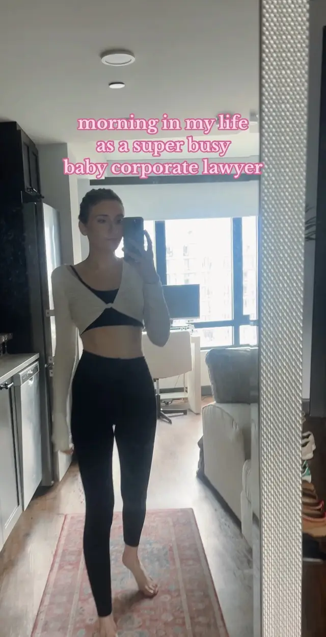 Month 3 of lawyer life and the workload is feeling real, but I love it and love being super productive and planning every minute of my day 🩷🎧✨💘 #corporatetiktok #lawyersoftiktok #lawschool #lawyer #bostonseaport #corporategirlies 