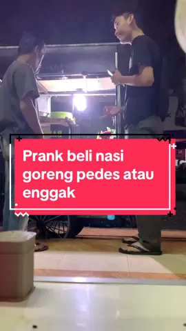Duh jadi bingung mau pedes atau enggak  #prank #semarang #semarangtiktok #fyp #fypシ #prankster #prankchallenge #nasigoreng #prankvideo #salatigatiktok 
