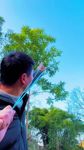 Breaking branches outdoors#slingshot #catapult #slingshotking #foyou #fyp 