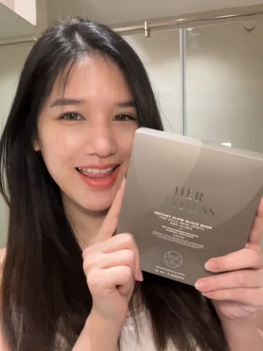 Herhyness INSTANT GLOW BLACK MASK มาส์กดำที่มาแรงที่สุดในตอนนี้ซื้อ 1 แถม 1 ที่ Shopee 3.3 เท่านั้น ช้อปเลย!