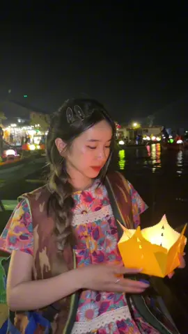 Thả Hoa Đăng Cầu Bình An ☺️ #fypシ゚viral #trending #xuhuong2024 #foryou #phócohoian #đà_nẵng #fyp #Hello2024 #hoian #thahoadangcaunguyentrensong 