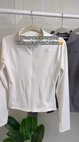 Hot sale now! Only £6?!!😱🤩😭💗#jacket #yogajacket #thumbholejacket #sportswear #yogafitness #gymjacket #GymTok #bbljacket #spotlight #tiktokmademebuyit #springsale 