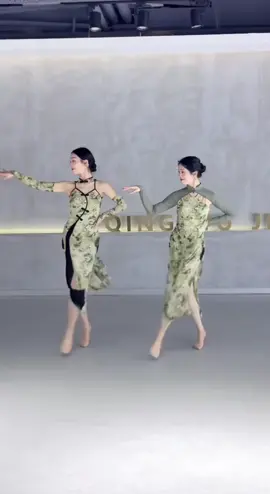 Kim phong ngọc lộ #memuatq3289 #múa #múacổtrang #múacổtrangtrungquốc #tytytrunghoa #đồcổtrangtrungquốcnữ #douyin 