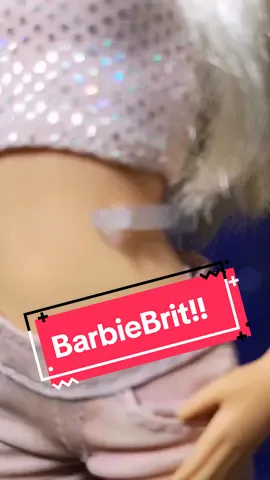 Hola a todos! Os enseño otra de mis BarbieaBrit ❤️🥰 tengo unas cuantas inspiradas en Britney, sí queréis verlas decirme y os las voy subiendo!  #dollsoftiktok #barbiecollector #barbiefashionista #barbie #doll  #repainting #barbielover #ooak #art #dollcollector #artist #repaint 