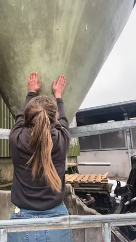 🥁💥🥁💥 #farmlife #agrilife #dairy #farming #britishhumour #agrilass #womaninag #